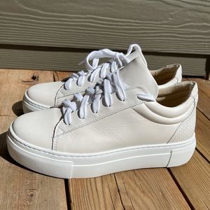 CLARKS WOMENS POWDER COLOR LEATHER SNEAKERS.SIZE 7